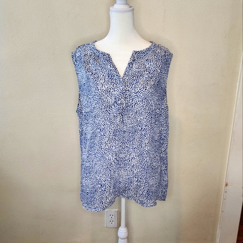 Blue dotted sleeveless top; XL